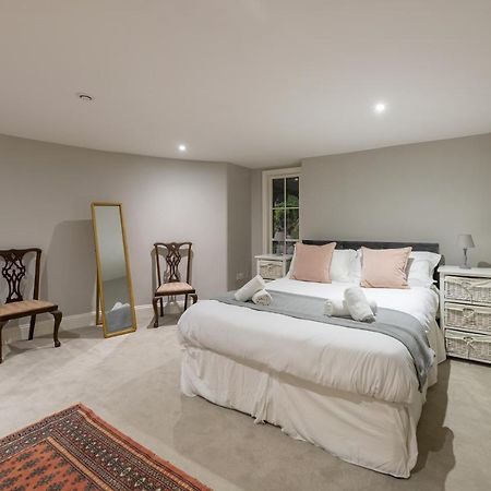 Georgian 2 Bed Apartment With 3 Bathrooms And Parking 외부 사진