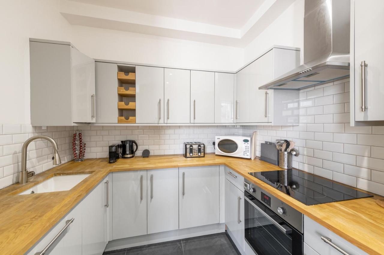 Georgian 2 Bed Apartment With 3 Bathrooms And Parking 외부 사진