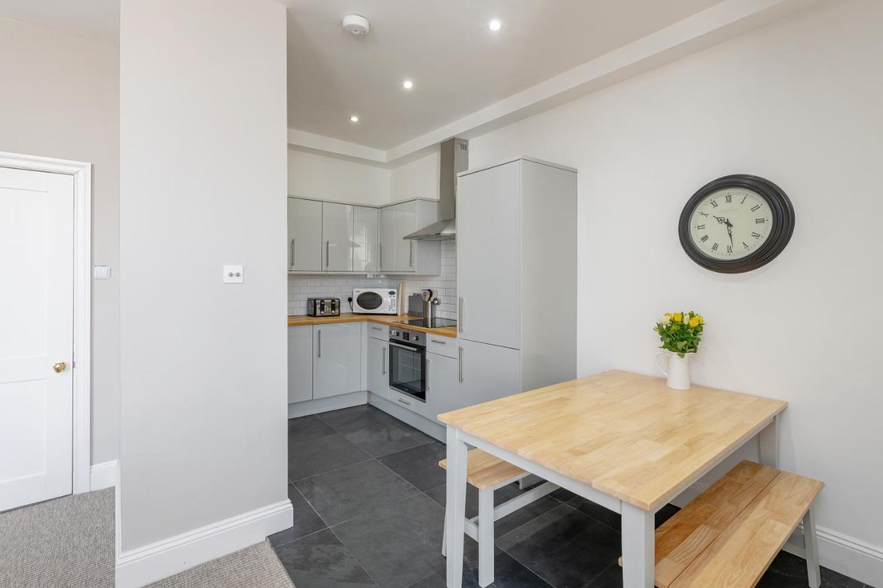 Georgian 2 Bed Apartment With 3 Bathrooms And Parking 외부 사진