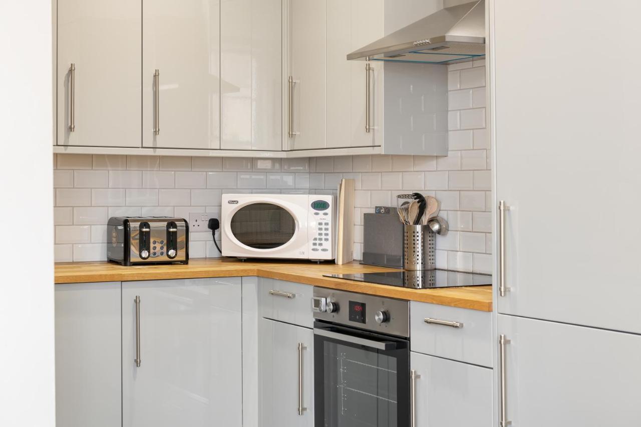 Georgian 2 Bed Apartment With 3 Bathrooms And Parking 외부 사진