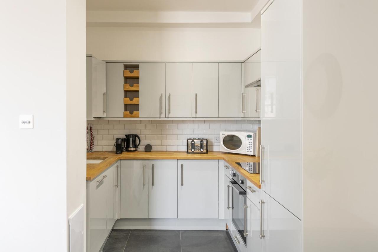 Georgian 2 Bed Apartment With 3 Bathrooms And Parking 외부 사진
