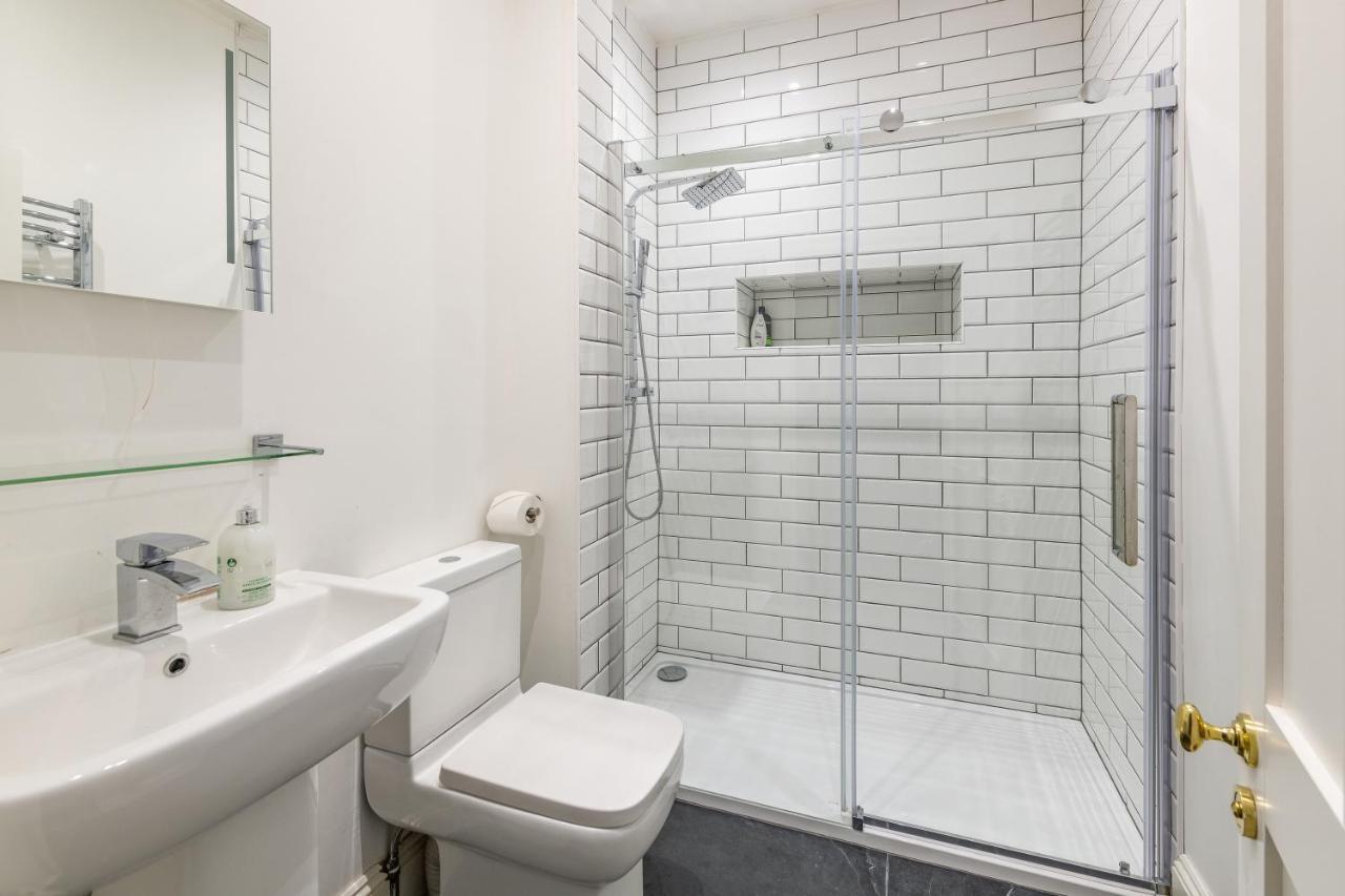 Georgian 2 Bed Apartment With 3 Bathrooms And Parking 외부 사진