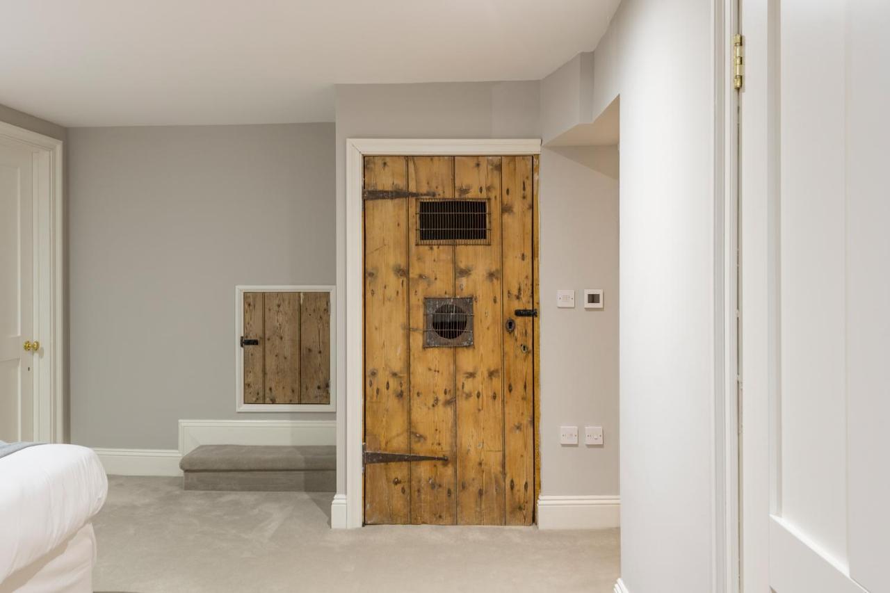 Georgian 2 Bed Apartment With 3 Bathrooms And Parking 외부 사진